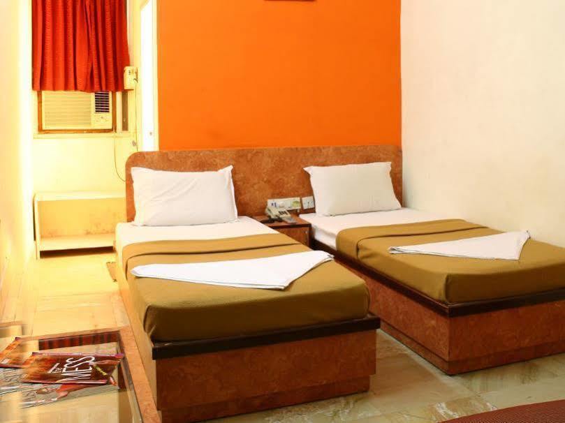 Hotel Suriya International Madras Buitenkant foto